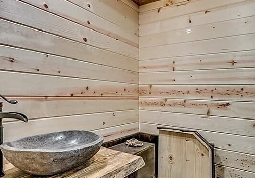  Wood-lined bathroom in tiny house