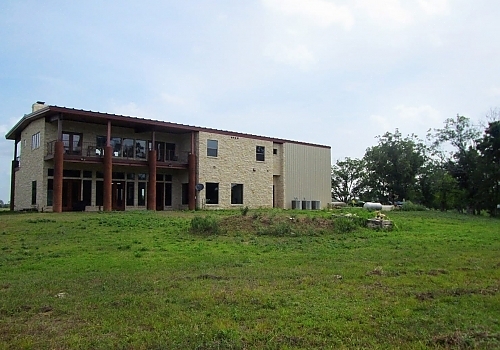 Side view of a Capital Steel Local Metal House in Clarksville, TX